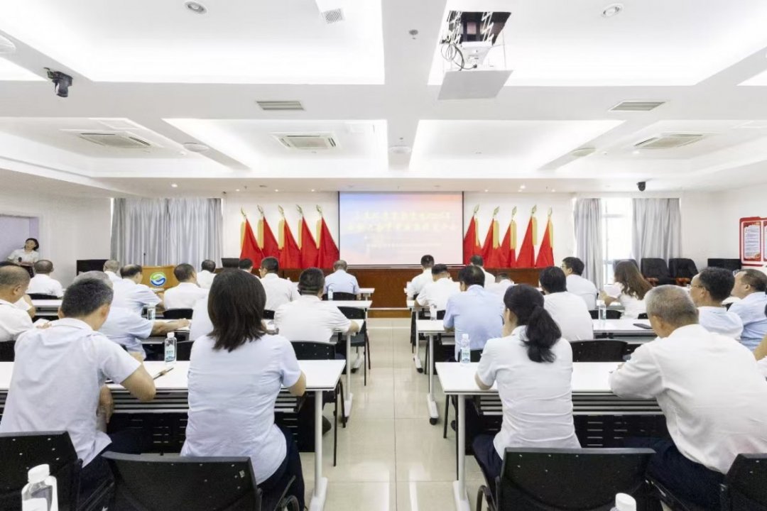 樹榜樣 爭先鋒丨三亞環(huán)農(nóng)集團(tuán)黨委召開表彰大會(huì)